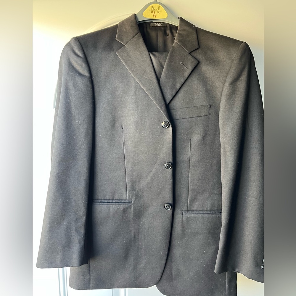 JNY 2 piece Black suit 38R 30W/30L